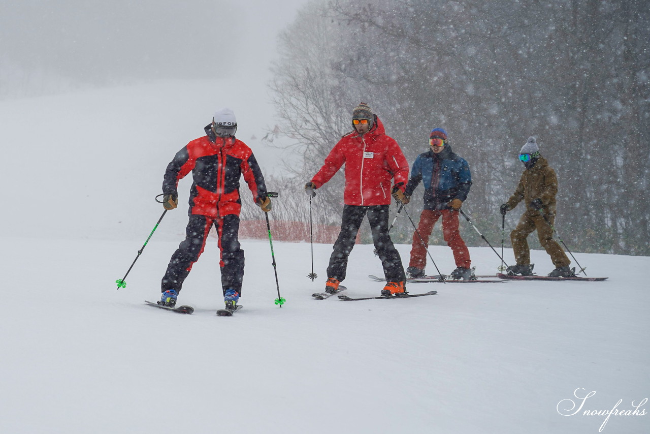 カムイスキーリンクス 強風の為、ゲレンデ下部のみの営業に…。そんな時こそ、スキーレッスンで基本技術の向上を！